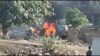 Photo of खुरई के पास मालथौन में रिफलिंग के दौरान हादसा : घर के बाहर खड़ी कार धू-धू कर जली, चपेट में अाने से कार के साथ स्कूटी भी हुई स्वाहा