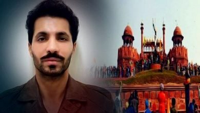 Photo of लाल किले पर दिल्ली पुलिस  ने दीप सिद्धू और इकबाल के साथ क्राइम सीन किया रीक्रिएट