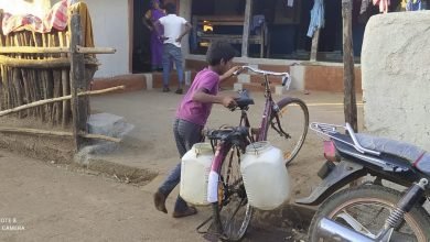 Photo of नेताजी चुनावीवादे करके चुनाव जीतने के बाद नहीं देखते गांव की तरफ  सड़क,बिजली,पानी जैसी अनेक समस्याओं से जूझ रहे हैं ग्रामवासी