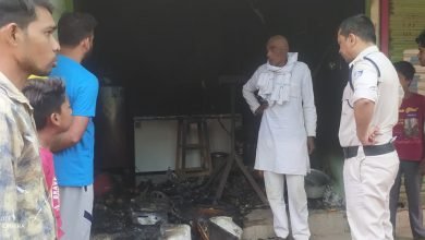 Photo of दूध डेरी में आग लगने से लाखों की सामग्री जलकर हुई खाक