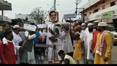 Photo of मुस्लिम जमात ने वसीम रिजवी का फूंका पुतला