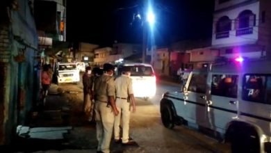 Photo of कोरोना संकट को देखते हुए जिला प्रशासन हुआ अलर्ट, लागू की धारा 144। शहर में निकाला फ्लैग मार्च