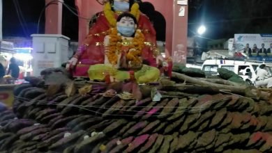 Photo of होली पर्व के अवसर पर एक दिन पूर्व रविवार को रात्रि में होलिका दहन का आयोजन शहर में 50 से भी अधिक स्थानों पर किया गया