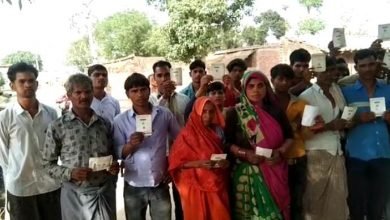 Photo of कोटेदार अपनी दबंगई के चलते ग्रामीणों को नहीं देता है राशन