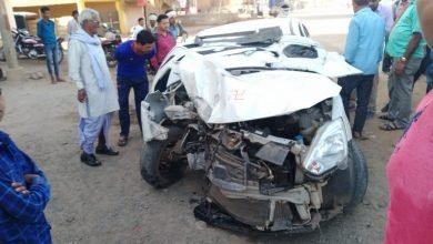 Photo of ओवर ब्रिज पर रैलिंग से टकराई कार,5 घायल