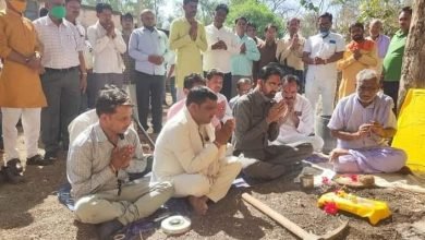 Photo of कन्याओं से भूमि पूजन कराकर दिया बेटियों के सम्मान का संदेश  आपका विधायक आपके द्वार कार्यक्रम के दौरान विधायक ने सुनी ग्रामीणों की समस्याएं,