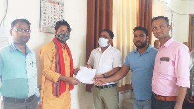 Photo of पीलीभीत पूरनपुर पंचायत चुनाव मतदान के दिन चुनाव बहिष्कार कर विद्युत उपखंड कार्यालय पर धरना प्रदर्शन की क्षेत्रीय जनता ने दी चेतावनी