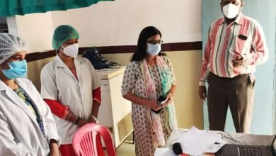 Photo of एसडीएम ने किया वैक्सीन सेंटर का निरीक्षण बीएमओ को दिए निर्देश