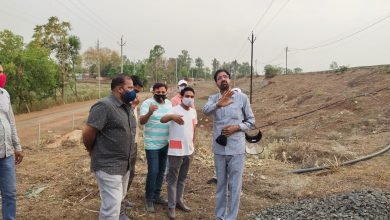 Photo of शहर के तुलसी सरोवर तालाब पर चल रहे सौंदर्यीकरण एवं पछार पार्क निर्माण कार्य का विधायक जजपाल सिंह जज्जी ने गुरुवार को निरीक्षण किया