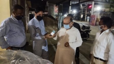Photo of विधायक ने सिविल सर्जन के दफ्तर में बैठक, कोरोना संक्रमित मरीजों से भी मिलने पहुंचे विधायक जिला चिकित्सालय में अस्थाई स्टाफ बढ़ाने, कोरोना काल में सेवाएं दे चुके नर्सिंग स्टाफ को तुरंत काम पर लगाने के निर्देश