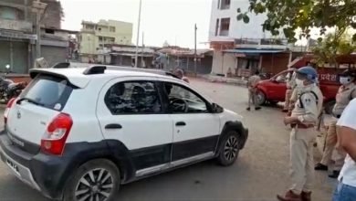 Photo of नर्मदा तट बरमान पुलिस बल ने कोरोना कर्फ्यू का करवाया पालन