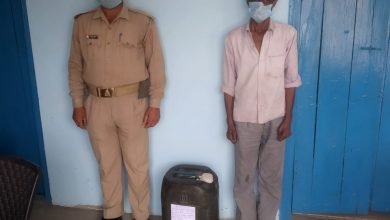 Photo of थाना बरखेड़ा आबकारी निरीक्षक व प्रभारी निरीक्षक थाना बरखेड़ा पुलिस बल के द्वारा विशेष अभियान चलाकर पांच अभियुक्तों को 130 लीटर शराब के साथ गिरफ्तार