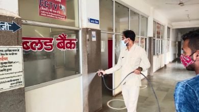 Photo of कहीं मरीजों तो कहीं कोरोना योद्धाओं का उत्साह बढ़ाने पहुंचे विधायक नपा कर्मियों के साथ शहर में कराया सैनिटाइज का छिडक़ाव आपदा के समय स्वयं आगे आकर अपने हाथों से कर रहे हैं लोगों की सेवा