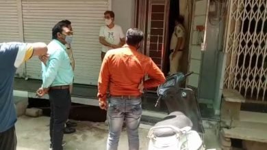 Photo of कोरोनाकर्फ्यू   में चोरी-छिपे चल रहा व्यापार