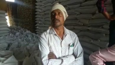 Photo of सरकारी खरीद केंद्रों पर छले जा रहे किसान – 100 ग्राम की बोरी का 400 ग्राम काट रहे वजन