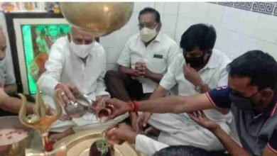 Photo of कोरोना महामारी से से मुक्ति के लिए शुरू हुआ प्रार्थनाओं का दौर,पूर्व गृहमंत्री हिम्मत कोठारी ने रुद्राभिषेक कर की प्रार्थना