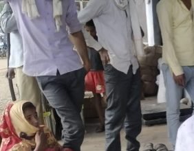 Photo of कोरोना महामारी को मजाक बनाकर रख दिया है दुआरी गाँव के व्यापारी गुप्ता बन्धुओं नें…???