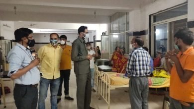 Photo of मरीजो का हौसला बढ़ाने पहुंचे विधायक