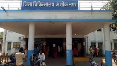 Photo of जिला अस्पताल में ऑक्सीजन बेड का संकट – नए मरीजों के लिए न ऑक्सीजन और न ही बेड – अस्पताल प्रबंधन ने चस्पा की नये मरीजों की भर्ती बंद की सूचना