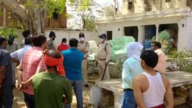Photo of राजश्री पान मसाला की गौदाम पर छापा। तहसीलदार ने कार्यवाई कर गौदाम को किया सील।कोरोना कर्फ्यू के उल्लंघन पर 5 दुकानें सील प्रशासन द्वारा सख्त कार्यवाही लगातार जारी।