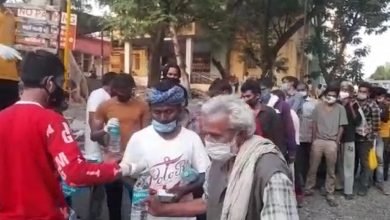 Photo of इंदौर।मंत्री तुलसी सिलावट के सौजन्य से निशुल्क भोजन पैकेट बंट रहे ,अस्पतालों में मरीज के परिजनों को दिया जा रहा भोज