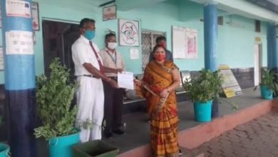 Photo of नेपानगर में ट्रेनों के बंद हुये स्टॉपेज के बाद से मात्र एक ही गाड़ी कुशीनगर एक्सप्रेस का यहाँ स्टॉपेज रखा गया था जिसे रेल्वे विभाग बार बार एक एक महीने के लिए बढ़ाता आ रहा है