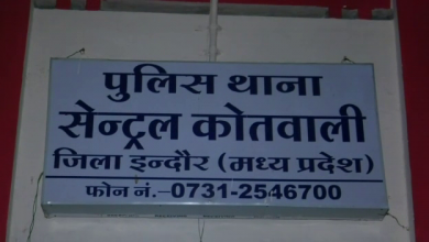 Photo of लिस्टेड गुंडे ने गुर्गों के साथ किया युवक पर हमला  पुलिस की पहुच से आरोपी दूर  पुरानी रंजिश के चलते धारदार हथियार से किया वार