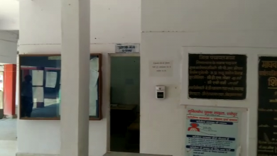 Photo of जिला पंचायत श्योपुर की आवक जावक शाखा में नहीं होता कोरोना गाइडलाइन का पालन ऑफिस में दीवारों पर थूकना आम बात है इससे नहीं फैलती कोई गंदगी