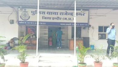 Photo of इन्दौर।राजेन्द्र नगर थाना क्षेत्र में सोमवार को एक महिला फांसी के फंदे से लटकी मिली थी। जिसके बाद परिजनों ने हत्या की आशंका जाहिर की थी, वहीं मंगलवार को आई पोस्टमार्टम रिपोर्ट में महिला द्वारा आत्महत्या करने का खुलासा हुआ है।