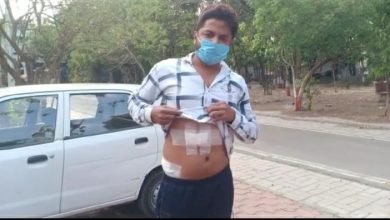 Photo of इंदौर।चाकूबाजी की घटना के बाद घायल था पुलिस कार्यवाही से असंतुष्ट  DIG कार्यालय पहुचा आवेदन देने, की कार्यवाही की मांग