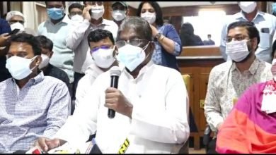 Photo of इंदौर पहुचे स्वास्थ मंत्री प्रभुराम चौधरी ने प्रशानिक अधिकारी और डॉक्टर से की बैठक