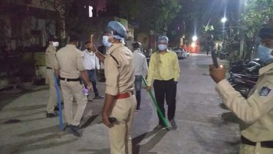 Photo of रतलाम :कंटेनमेंट करने पहुंची टीम के साथ हुई क्षेत्रवासियो की बहस ,एसडीएम को लाठी लेकर संभालना पड़ा