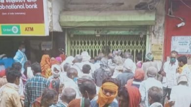 Photo of अशोकनगर।बैंकों द्वारा दिया जा रहा है कोरोना को खुला आमंत्रण