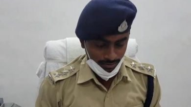 Photo of -भिण्ड पुलिस ने तथाकथित फर्जी जज पकड़ा फर्जी जज का नाम दीपक भदौरिया निवासी कन्नौज उत्तर प्रदेश मुखबिर की सूचना पर भिंड पुलिस ने किया गिरफ्तार