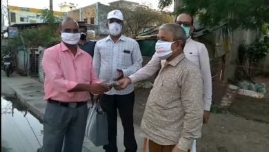 Photo of खातेगांवl दादाजी सेवा भक्त मंडल द्वारा. पर्यावरण शुद्धि के लिए सुबह हवन, शाम को घर घर,पहुँच कर गिलोय का वितरण