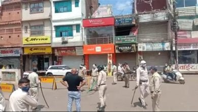Photo of अशोकनगर।लॉक डाउन का पालन कराने किसी को बनाया जा रहा मुर्गा तो कोई लगा रहा उठक बैठक