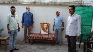 Photo of देवरी -भारत रत्न स्व. राजीव गांधी की पुण्य तिथि पर युवा कांग्रेस ने कोविड सेंटर में किये फल सेनेटाईजर व माक्स वितरण