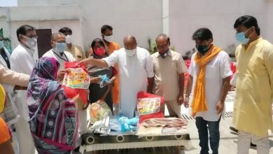 Photo of टीकमगढ़।भाजपा नेता राजेंद्र तिवारी के घर से बांटे गए 50 पैकेट