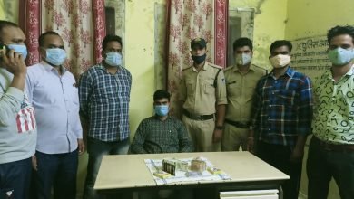 Photo of मालथौन। जुआ फड़ पर पुलिस का छापा, पचास हजार छः सौ पचास की नगदी सहित दस आरोपी गिरफ्तार