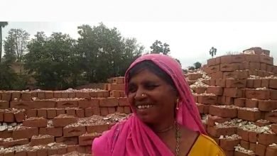 Photo of खुद के साथ दूसरों को दे रहे रोजगार आजीविका मिशन के समूह से ऋण लेकर लगाया ईट भट्टा  अजीविका मिशन से ग्रामीणों को मिल रहा रोजगार समूह से ऋण लेकर लगाया ईंट भट्ठा हुए लाभान्वित