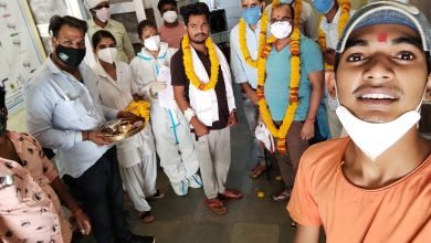 Photo of कोरोना के खिलाफ जंग जीत घर लौटे युवक ने कहा- इस जंग के सबसे बड़े योद्धा हैं डाक्टर