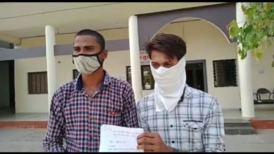 Photo of दो भाजपा नेताओं ने शराब माफिया से राशि लेने के बाद भी हो गया मामला दर्ज ,