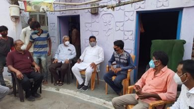 Photo of तेंदूखेड़ा-पीड़ित परिवार के घर पहुंचे तेदूखेडा विधायक संजय शर्मा