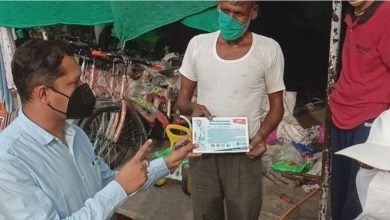 Photo of टीकमगढ़। वैक्सीन लगवा चुके दुकानदारों की दुकान पर मेरी दुकान सुरक्षित दुकान का स्टीकर लगाया।