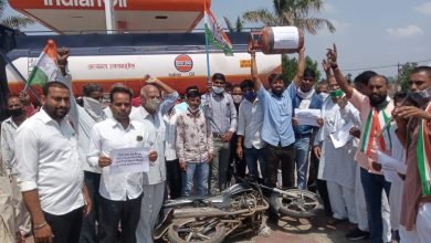 Photo of नाहरगढ़(मंदसौर)। पेट्रोल ,डीजल ,रसोई गैस के बढ़ते दामों को लेकर व महंगाई के विरोध में नाहरगढ़ कयामपुर ब्लॉक कांग्रेस द्रारा विरोध प्रदर्शन।