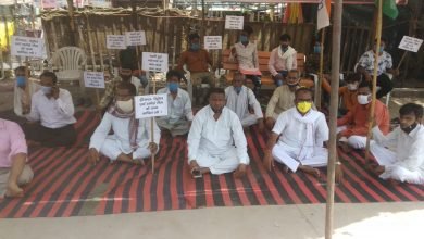 Photo of कैलारस (मुरैना)। पेट्रोल डीजल रसोई गैस की बढ़ती कीमतों को लेकर ब्लॉक कांग्रेस कैलारस ने थाने के सामने धरना दिया।