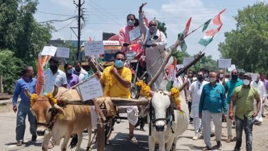 Photo of पिपलोदा। पेट्रोलियम पदार्थो की मूल्य वृद्धि को लेकर मोटर साइकिल की निकाली शव यात्रा।