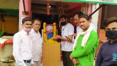 Photo of लटेरी (विदिशा)। पूर्व मंत्री स्व श्री लक्ष्मीकांत शर्मा को सभी वार्डो में श्रधांजलि अर्पित की गई ।