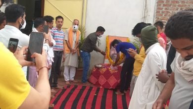 Photo of गुना। पूर्व मंत्री लक्ष्मीकांत शर्मा के चित्र पर पुष्प अर्पित कर दी श्रद्धांजलि।