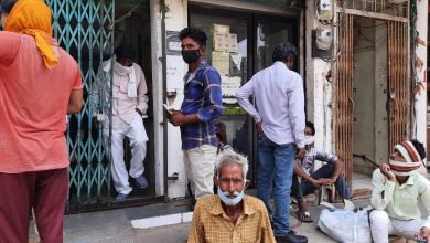 Photo of अशोकनगर। बैंक के सामने से वृद्ध के हाथ से बदमाशों ने लूटे पांच हजार सीसीटीवी में कैद हुई बारदात।